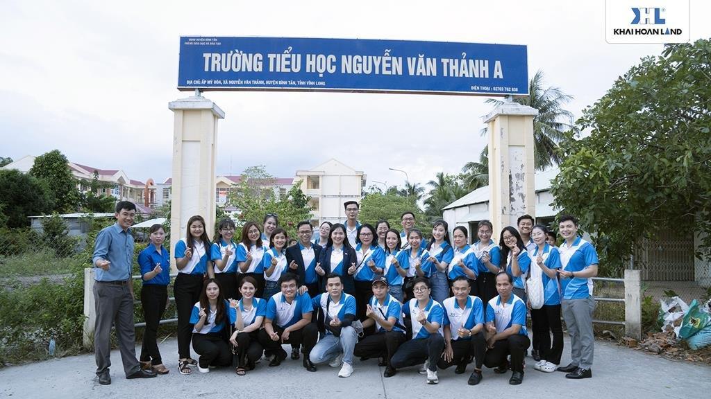 Đoàn thiện nguyện Khải Hoàn Land đã trao tặng tủ sách kết hợp tổ chức các hoạt động Trung thu  